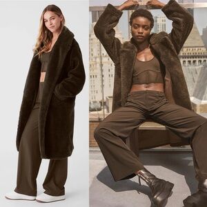 ALO Yoga Sherpa Oversized Trench Welt Pocket Coat Espresso Brown